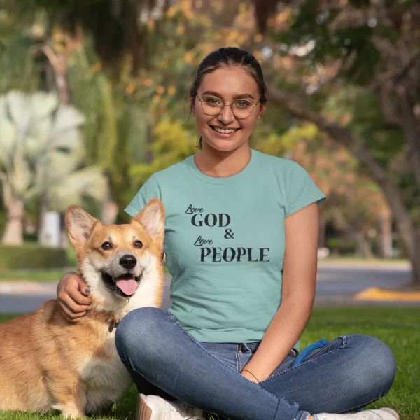 Love God, Love people - Christelijk Dames T-Shirt