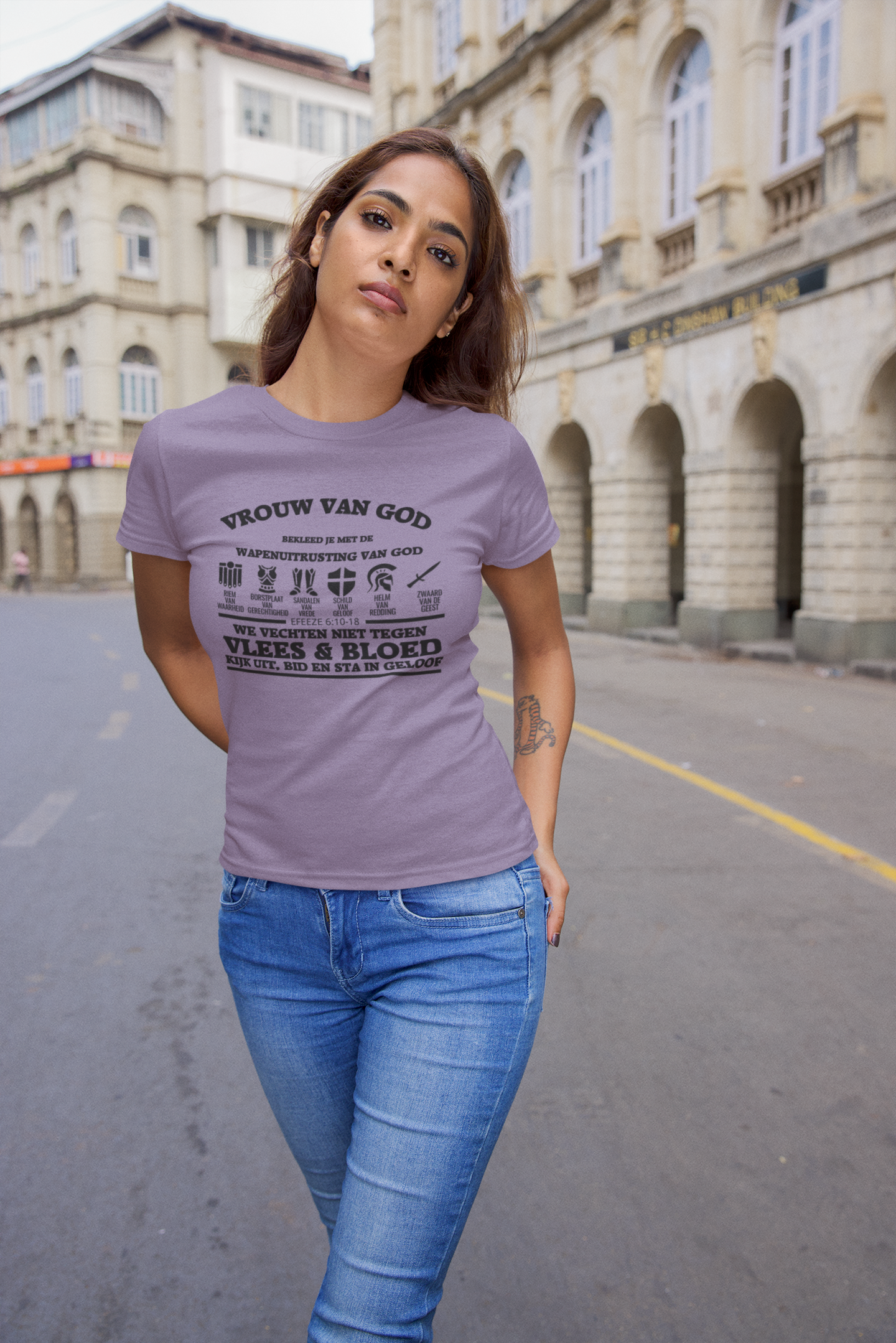 Vrouw van god trek de wapenuitrusting van god aan - Christelijk Dames T-Shirt