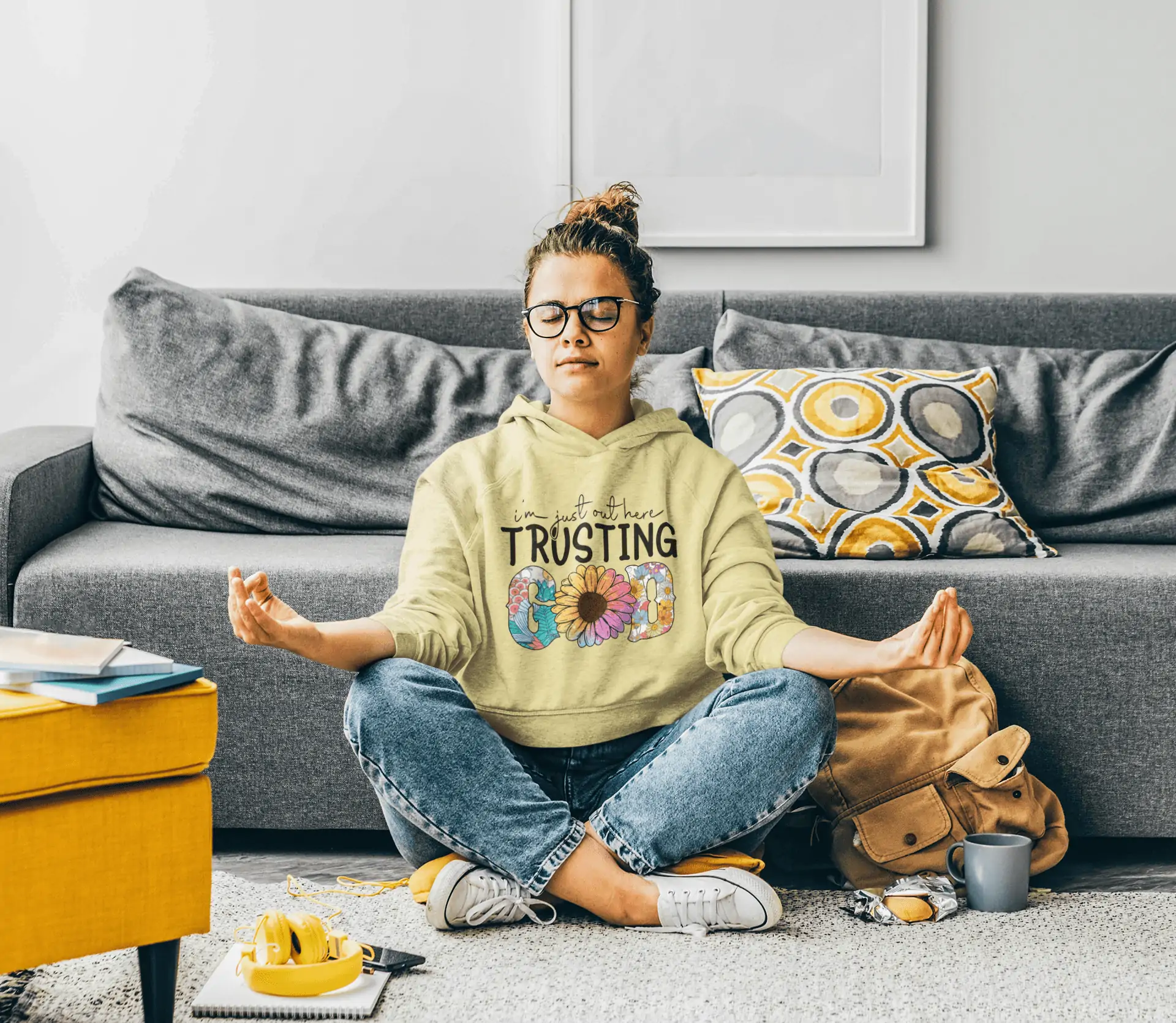 I'm just out here trusting God - Christelijke Dames Hoodie - van biokatoen in 29 kleuren